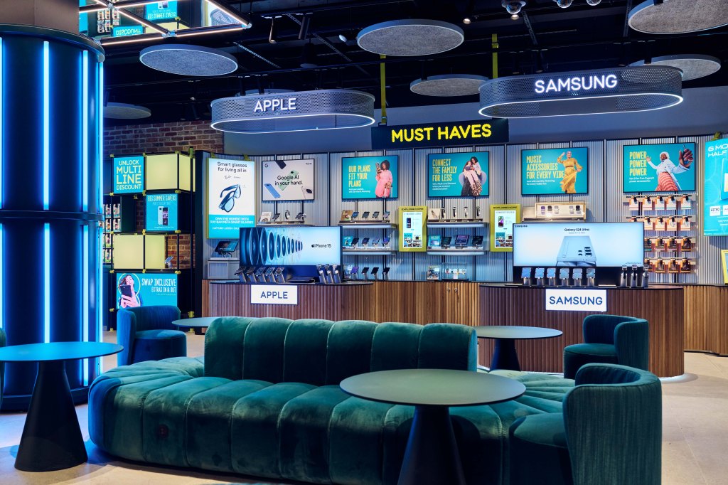 GA anodised aluminium corrugated panels at EE's new Experience stores